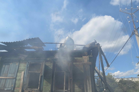 Горячая неделька: огнеборцы тушили спорткомплекс, заброшенный дом на ста «квадратах» и две бани в Каменске-Уральском и деревнях