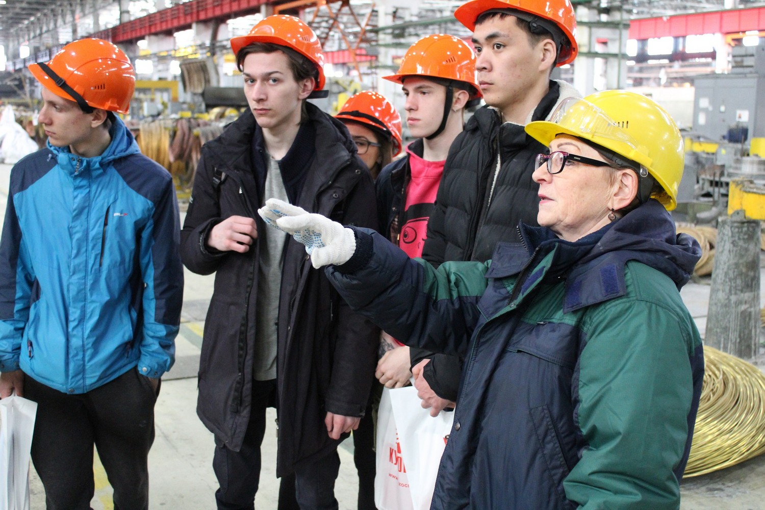 Два дня на ОЦМе в Каменске-Уральском «гостили» студенты – будущим металлургам показывали предприятие и знакомили с особенностями работы