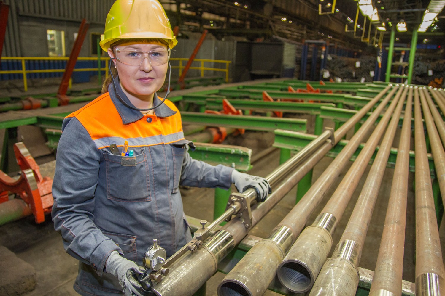 Без отрыва от производства: молодежь, которая знает о металлических трубах если не все, то очень многое, соревновалась на заводе в Каменске