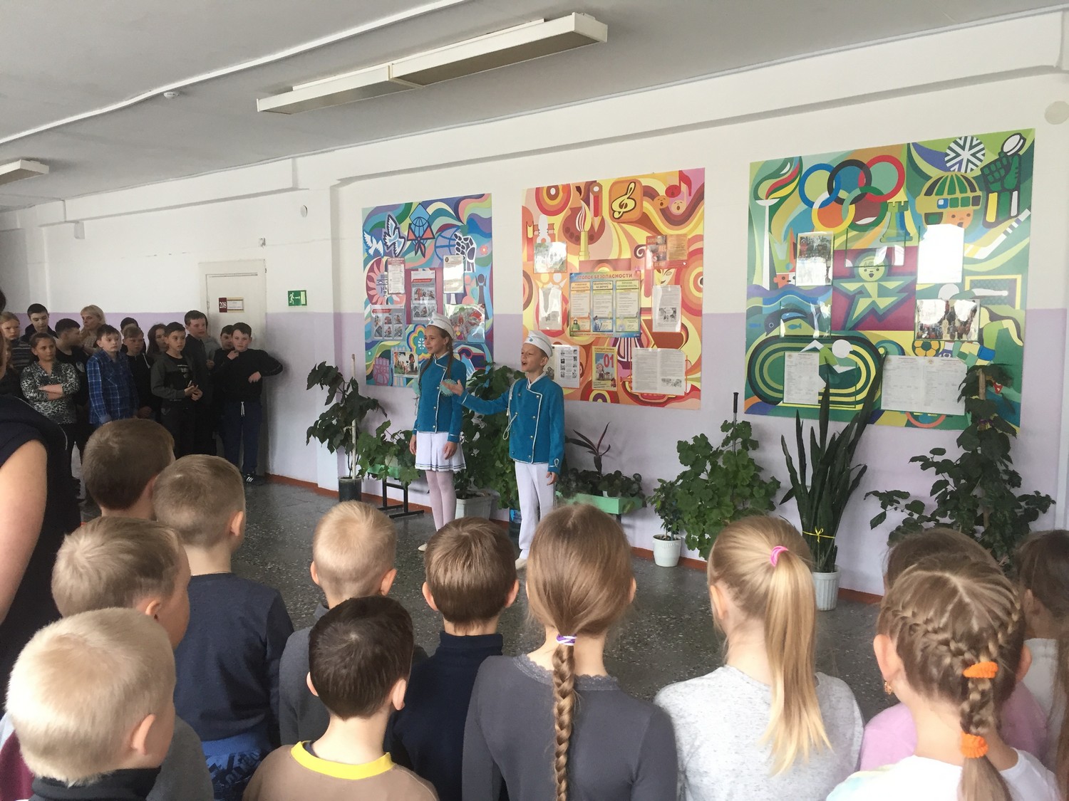 Сотрудники Госавтоинспекции поздравили юных каменцев с днем защиты детей