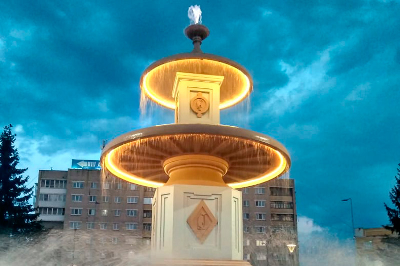 Фонтан на пл. Горького, который обещали доделать в прошлом году, каменцы увидели воочию. Рассказываем, почему официально его еще не открыли