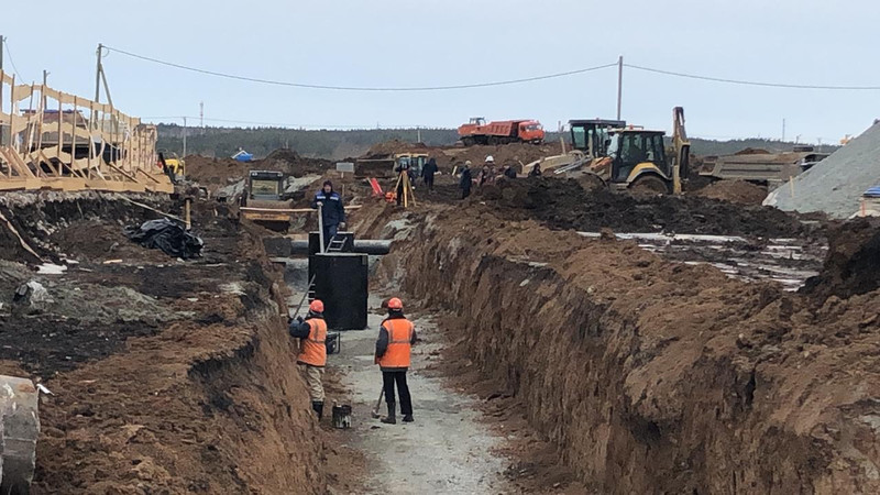 Вести со строительства самой долгожданной улицы в Каменске-Уральском: трубы уложены, впереди формирование тела дороги длиной 960 метров