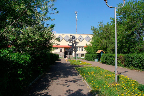 В мэрии уже подсчитывают, во сколько обойдутся работы по благоустройству территории у ДК «Металлург» в Каменске-Уральском