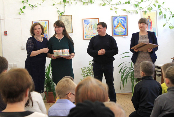 Новый директор библиотек Каменска-Уральского и глава Синарского района поздравили мам и бабушек, прививающих детям любовь к русскому слову