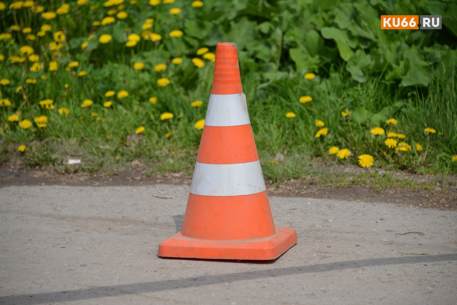 На трассе под Каменском-Уральским с КамАЗа сорвалось колесо – на полной скорости «сюрприз» влетел в «испанца» На трассе под Каменском-Уральским с КамАЗа сорвалось колесо – на полной скорости «сюрприз» влетел в «испанца»