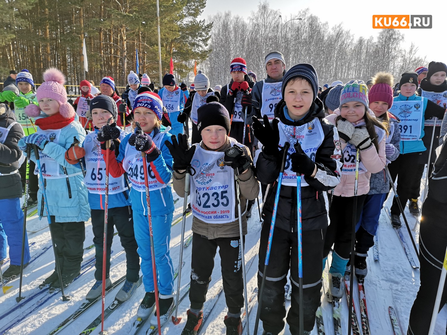 «Лыжня России» в Каменске-Уральском: «классная» погода, 3000 участников, мэр Шмыков со словами о природе, полевая кухня и забеги хаски