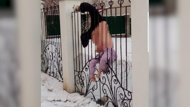 Россиянка застряла в заборе и замерзла насмерть