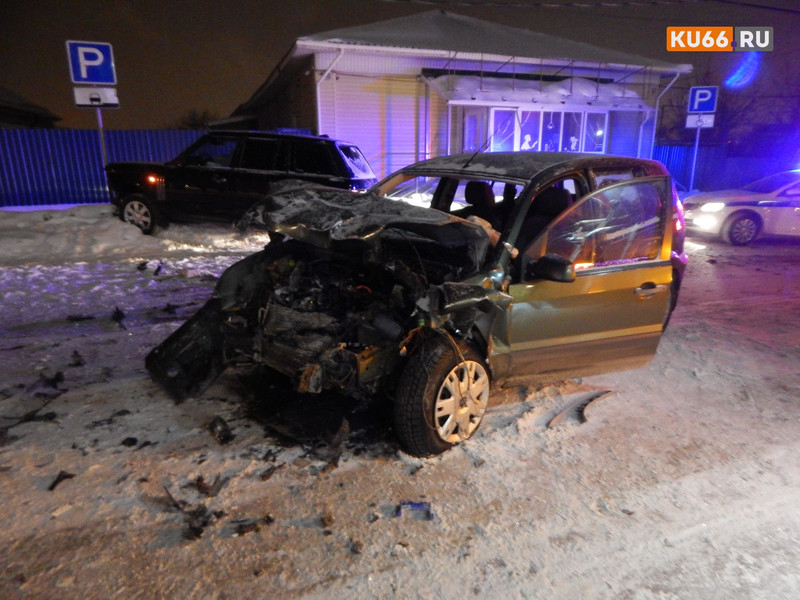 Дорожные полицейские рассказали о массовой аварии со снегоуборщиком в Каменске-Уральском: все началось с женщины за рулем Форда