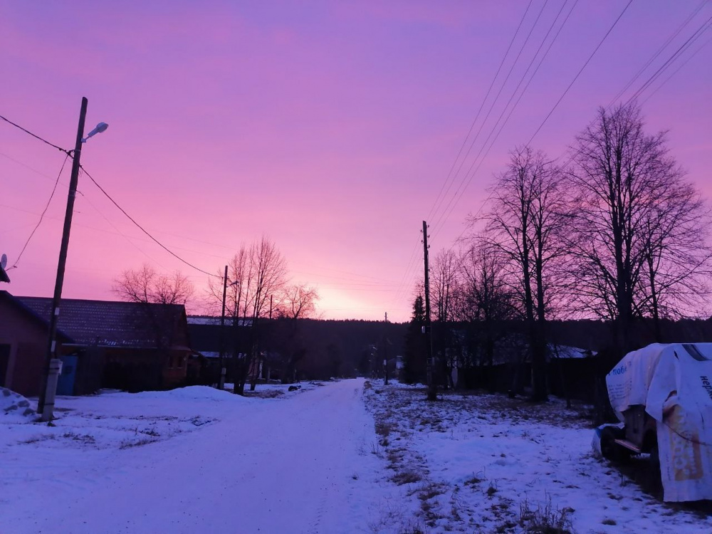 Небо над Каменском-Уральским окрасилось в розовый цвет. Фото | Жители Каменска-Уральского наблюдали розовый восход