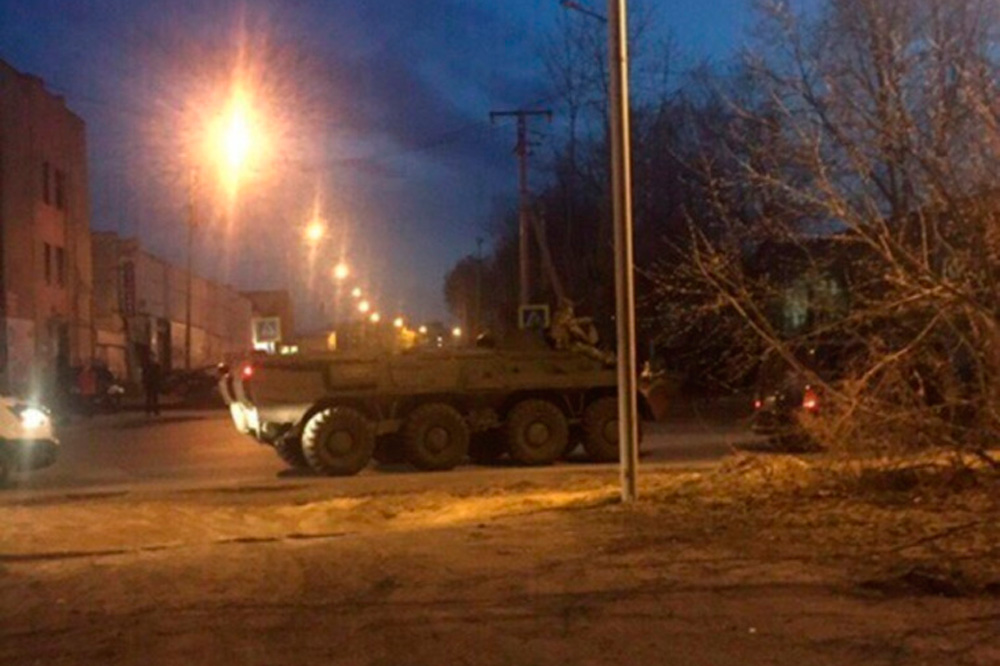 В Тюмени введен режим контртеррористической операции. На улице ведется стрельба. ФОТО