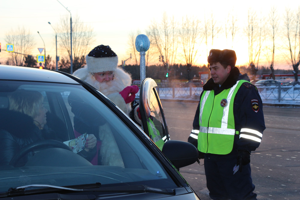 Если папа или мама везут ребенка по всем правилам, дети идут в цирк. Необычная акция — от Госавтоинспекции Каменска-Уральского Если папа или мама везут ребенка по всем правилам, дети идут в цирк. Необычная акция — от Госавтоинспекции Каменска-Уральского