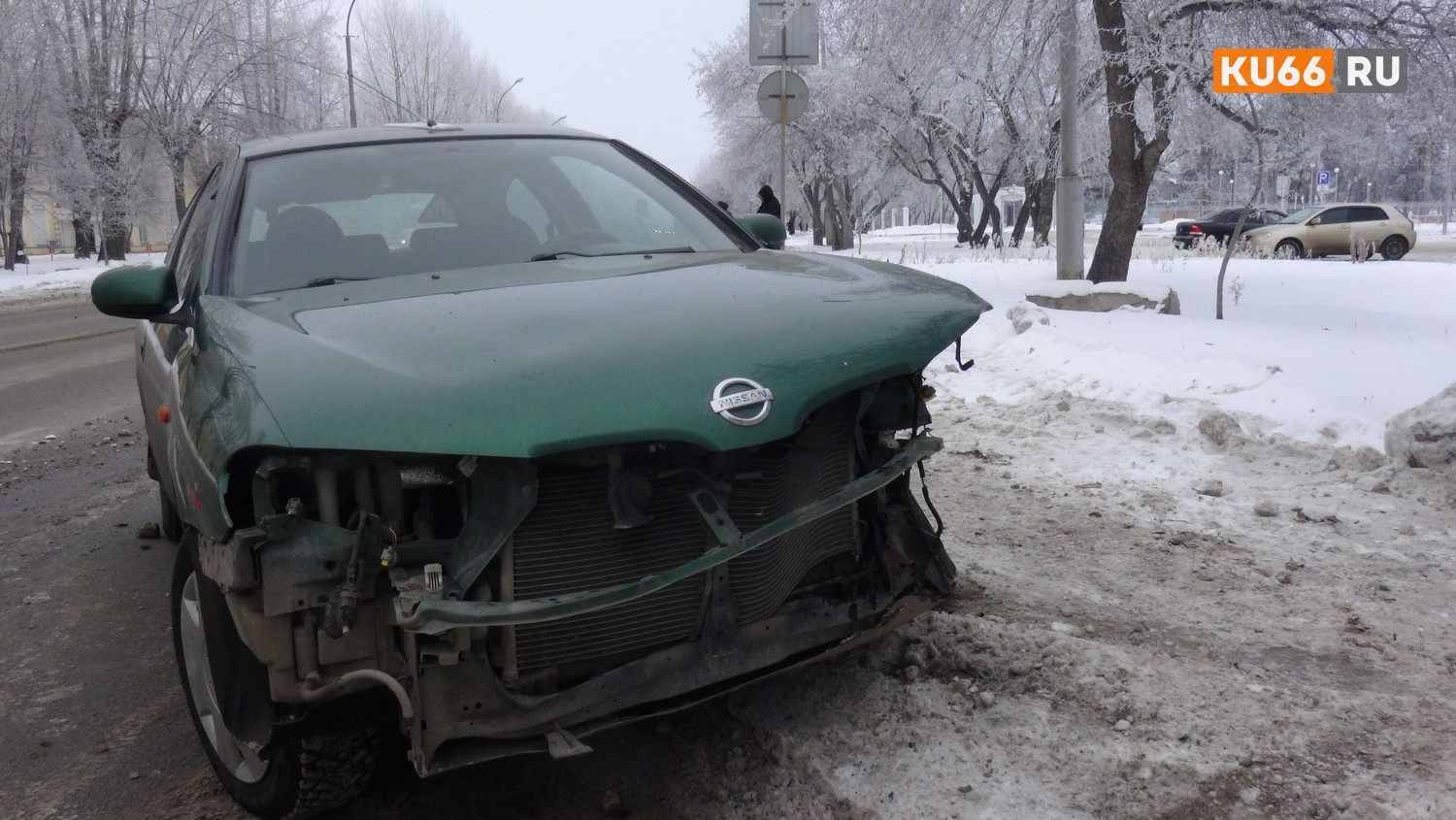 В Каменске-Уральском дедушка на Nissan угодил под Opel, выезжая из дворов на улице Ленина. Пострадала пассажирка, вероятно, его супруга