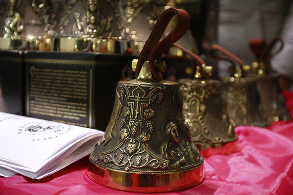 Православная выставка в Каменске-Уральском: горожан зовут поклониться мощам, познакомиться с историей царской семьи и прикупить деликатесов