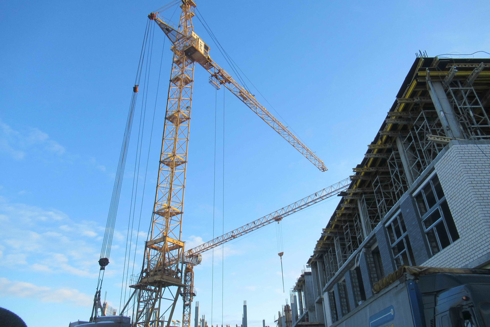 «Задача — не останавливаться». Шмыков осмотрел строящуюся школу в Каменске-Уральском, а потом напомнил про новую дорогу по ул. Кутузова