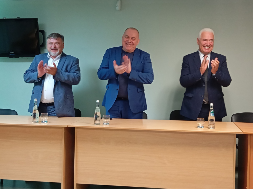 Коллективу больницы Каменска-Уральского представили нового главврача | Новый главврач больницы Каменска-Уральского приступил к работе