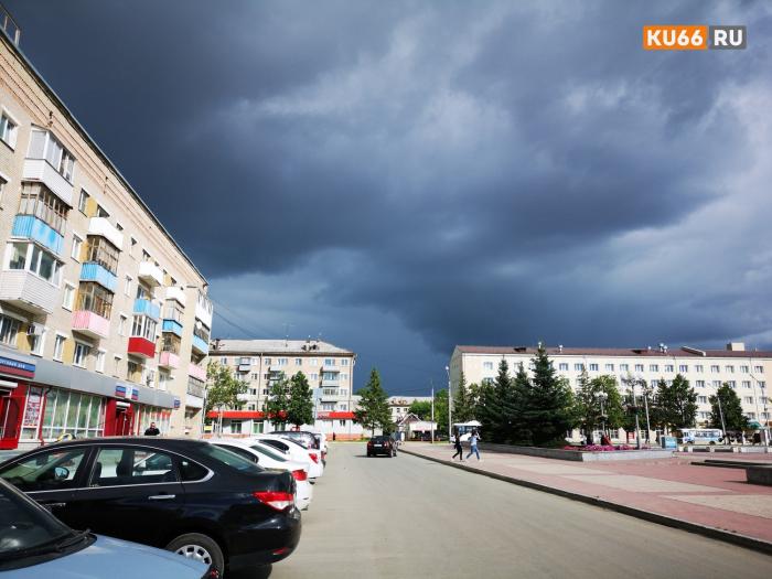 Осень уже наступила? Свердловчане застали самый холодный июль за 10 лет — теплее пока не станет | Циклон принес холод и дожди в Свердловскую область