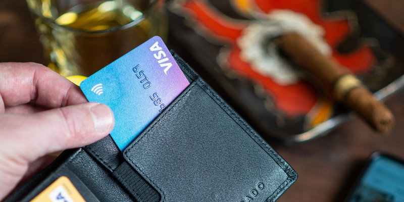 Visa и Mastercard прекратили обслуживание российских карт