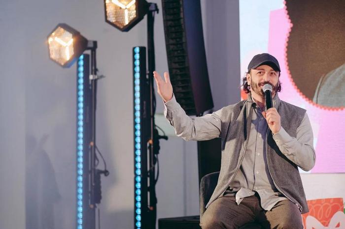 Застрял в Омске: олимпийский призер Илья Авербух пропустил открытие главного катка в Екатеринбурге | Олимпийский призер Илья Авербух не смог прилететь в Екатеринбург из-за непогоды в Омске