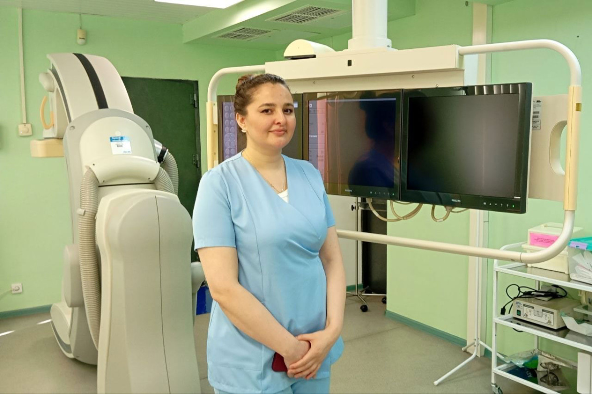 Врач из Душанбе начала спасать пациентов на Урале: уже проводит операции при инсультах | Молодой врач приехала работать в больницу Каменска-Уральского