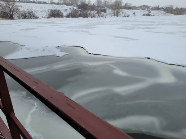 "Резкого роста объёмов сброса паводковых вод не ожидается". Каменск-Уральский готов к весеннему паводку | 24 дома в зоне возможного затопления. Власти проинспектировали гидротехнические сооружения