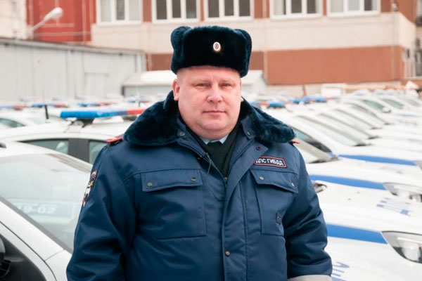 Экс-глава ГИБДД Каменска Вадим Буйдалин увольняется с такой же должности в Екатеринбурге — безопасностью на дорогах заниматься некому Экс-глава ГИБДД Каменска Вадим Буйдалин увольняется с такой же должности в Екатеринбурге — безопасностью на дорогах заниматься некому