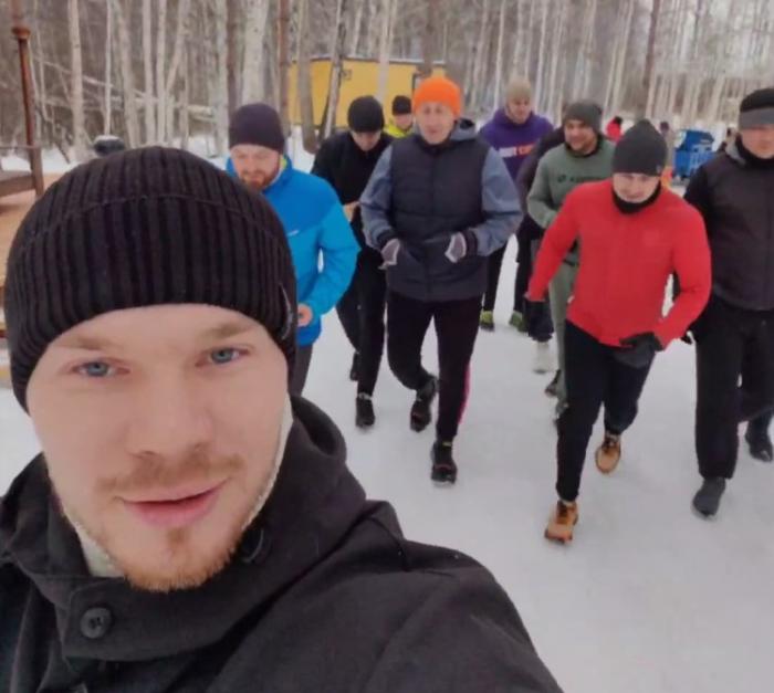 "Стоим на гвоздях и стреляем из лука": тренер из Каменска-Уральского Дмитрий Черных рассказал о своих спортивных проектах  | Тренер из Каменска-Уральского рассказал о необычных спортивных проектах