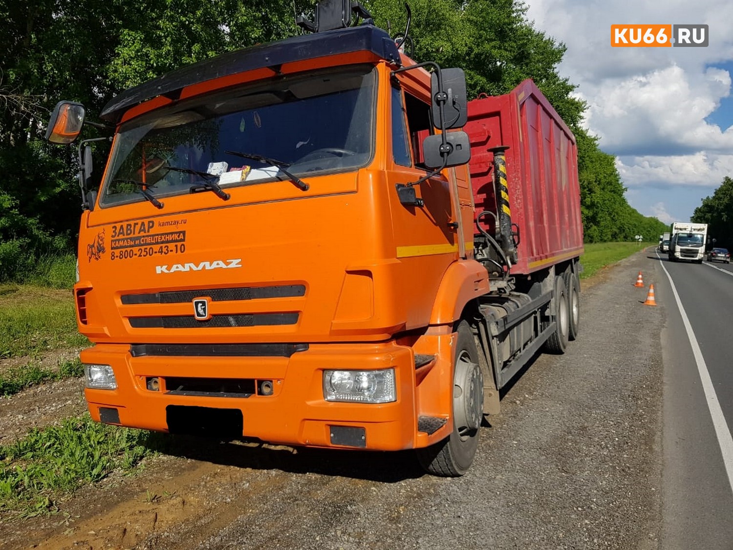 В Каменске-Уральском ищут водителей, которые повели себя не по людски, скрывшись с мест ДТП: один въехал в Камаз, другой — в стоящий Ниссан В Каменске-Уральском ищут водителей, которые повели себя не по людски, скрывшись с мест ДТП: один въехал в Камаз, другой — в стоящий Ниссан