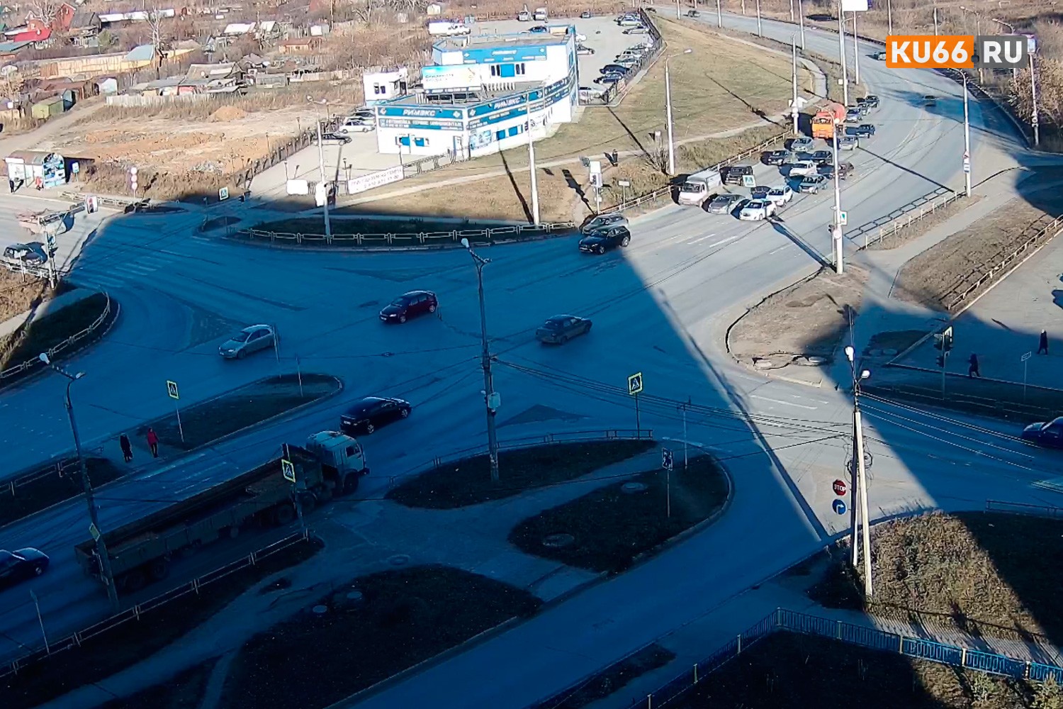 Вниманию автомобилистов: в Каменске-Уральском на полдня отключат светофор на оживленном перекрестке. Будьте бдительны!