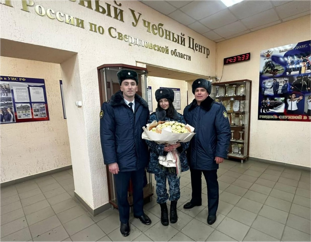 Свердловский лейтенант сделал предложение курсантке прямо в учебном центре ГУФСИН. Видео | В Свердловской области лейтенант сделал предложение курсантке 