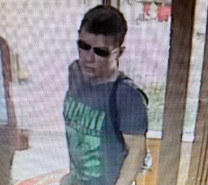 Уралец потратил в магазинах 20 тысяч рублей с найденной карты 