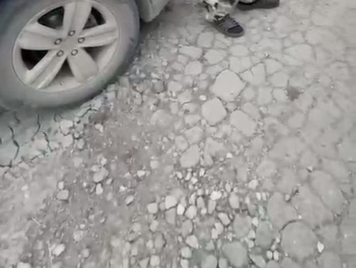 Пусть страдают по полной: водителей, попавших в яму под Каменском-Уральском, хотят оштрафовать за «митинг» | Уральцев могут оштрафовать за «митинг» после ДТП из-за ям