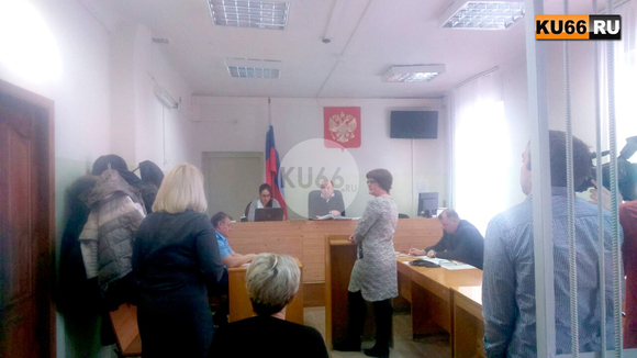 Экс-чиновница Каменска-Уральского Ирина Малашенко — на скамье подсудимых. Девушка, которую та якобы учила: «Впервые вижу эту женщину»