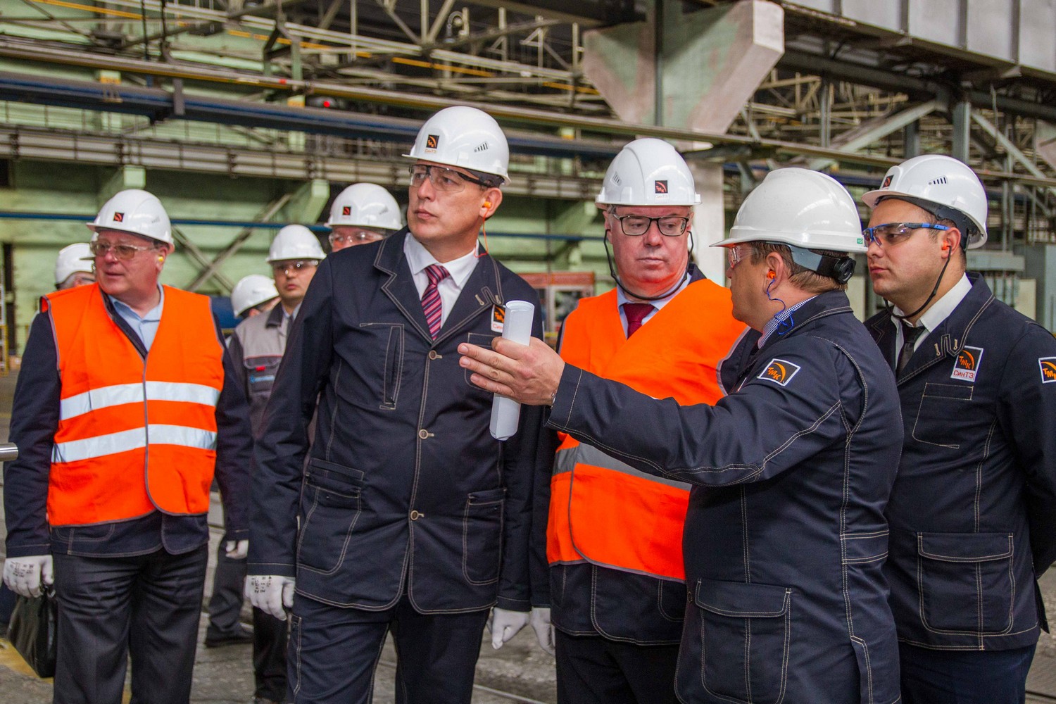 На СинТЗ в Каменске-Уральском побывали представители топ-менеджмента ТМК: осмотрели производство, оценили доклад о снижении рисков