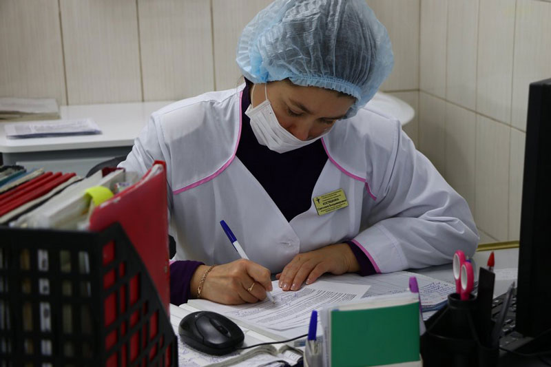 «Ходить в масках на улицах не нужно». В стационаре в Каменске-Уральском лежит пациент с подозрением на коронавирус, еще трое – в изоляции