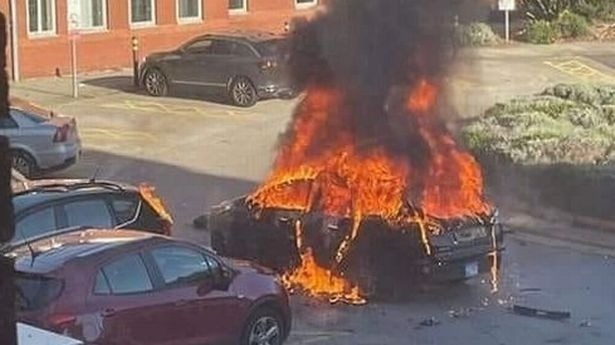 В Ливерпуле таксист запер в машине смертника. Тот взорвался