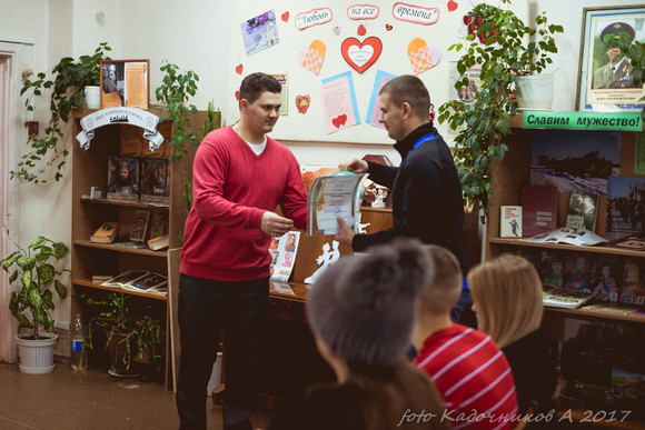 Романтический торт, наборы кейков, бесплатную фотосессию и куклу ручной работы получили участники конкурса от библиотеки Каменска-Уральского