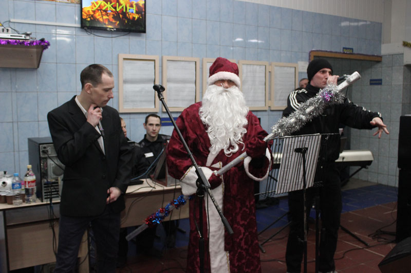 В новогодний вечер заключенные ИК № 47 Каменска-Уральского съели почти 30 тыс. пельменей, а еще в меню были винегрет и бисквитный торт В новогодний вечер заключенные ИК № 47 Каменска-Уральского съели почти 30 тыс. пельменей, а еще в меню были винегрет и бисквитный торт