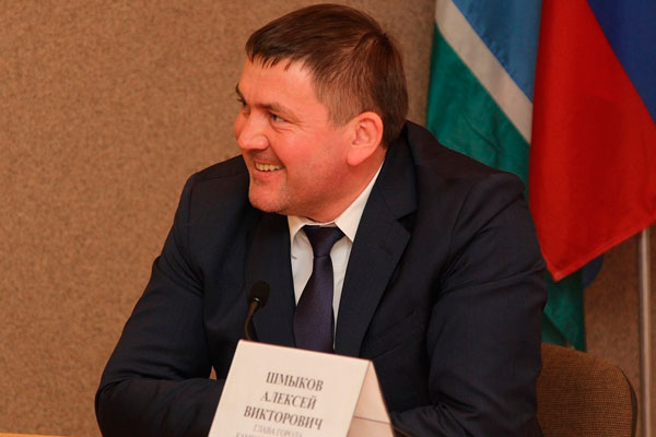 Мэр Каменска-Уральского Шмыков ушел в отставку — депутаты проголосовали «за». Исполнять обязанности главы будет Алексей Герасимов