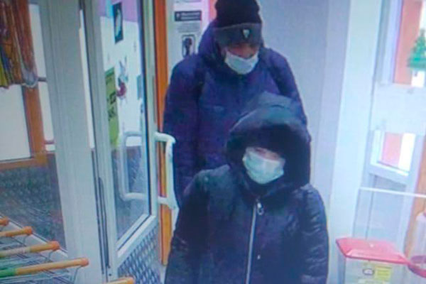 Читательница Портала KU66.RU помогла полицейским установить и задержать воровку банковской карты у жителя Каменска-Уральского