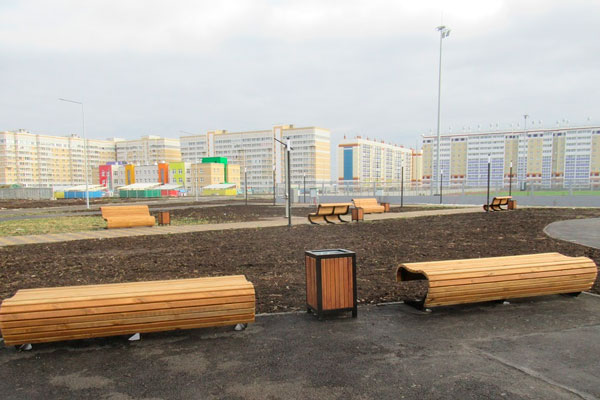 Идут испытания! В Каменске в выходные начали тестировать светильники с usb-разъемами в сквере Молодежный, а на Кутузова - светофоры