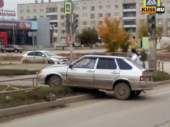 В Каменске-Уральском в ДТП пострадала 4-х летняя девочка. ВИДЕО, ФОТО В Каменске-Уральском в ДТП пострадала 4-х летняя девочка. ВИДЕО, ФОТО