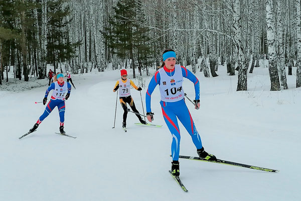Лыжники вскочили на подножку уходящего сезона: в Каменске-Уральском прошла гонка «Мужество» памяти известного спортсмена и тренера