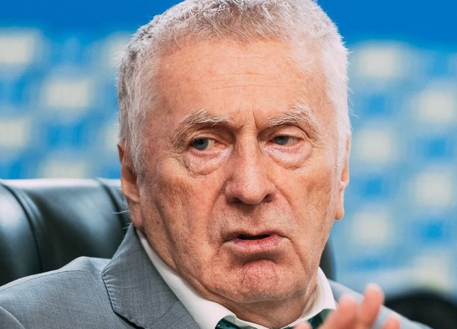 От последствий COVID-19 скончался лидер партии ЛДПР Владимир Жириновский. Его память коллеги по Госдуме РФ почтили минутой молчания