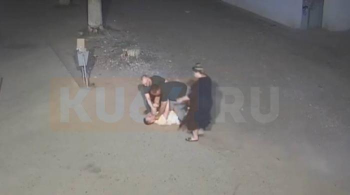 Бывшему полицейскому и семейной паре, избившим мужчину в Каменске-Уральском из-за цепи на парковке, дали два года условно | В Каменске-Уральском семья и их знакомый избили мужчину из-за парковочного места Бывшему полицейскому и семейной паре, избившим мужчину в Каменске-Уральском из-за цепи на парковке, дали два года условно | В Каменске-Уральском семья и их знакомый избили мужчину из-за парковочного места