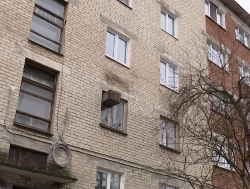 Коммунальный кошмар случился в уральском городе: жители страдают от пара, сырости, холода и плесени | Жители Первоуральска страдают от пара и плесени после коммунальной аварии