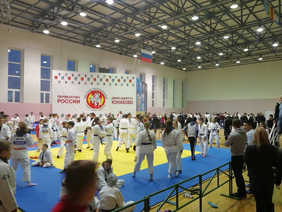 Бойцы из Каменска-Уральского взяли «серебро» и «бронзу» на первенстве России по джиу-джитсу – теперь тренеры решают, кто поедет на Мир