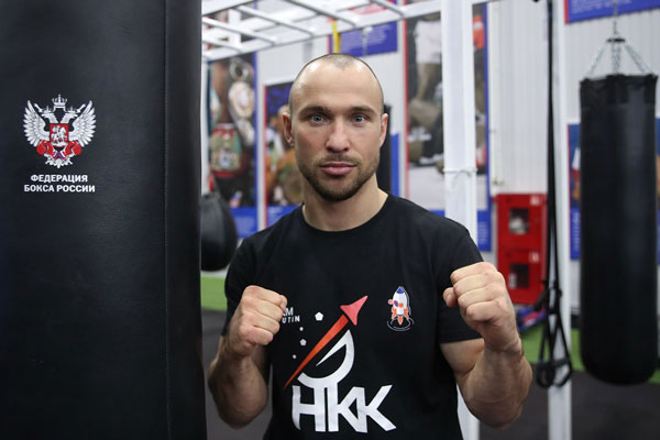 Александр Беспутин из Каменска-Уральского добился победы в своем первом бою на территории России