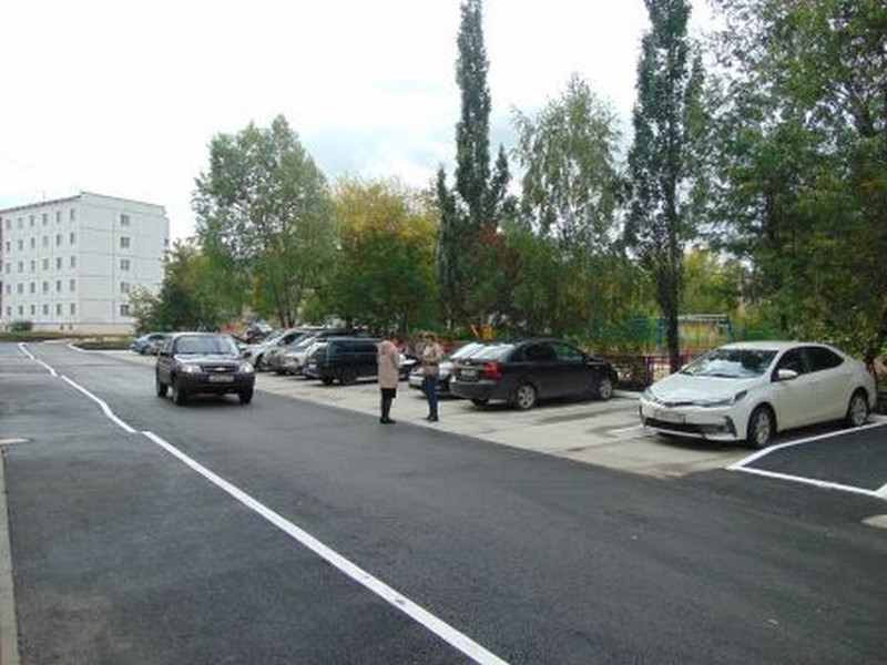 Двор мечты получили жители дома по ул. Алюминиевой в Каменске-Уральском — им здесь сделали все, о чем они мечтали, и даже больше того!