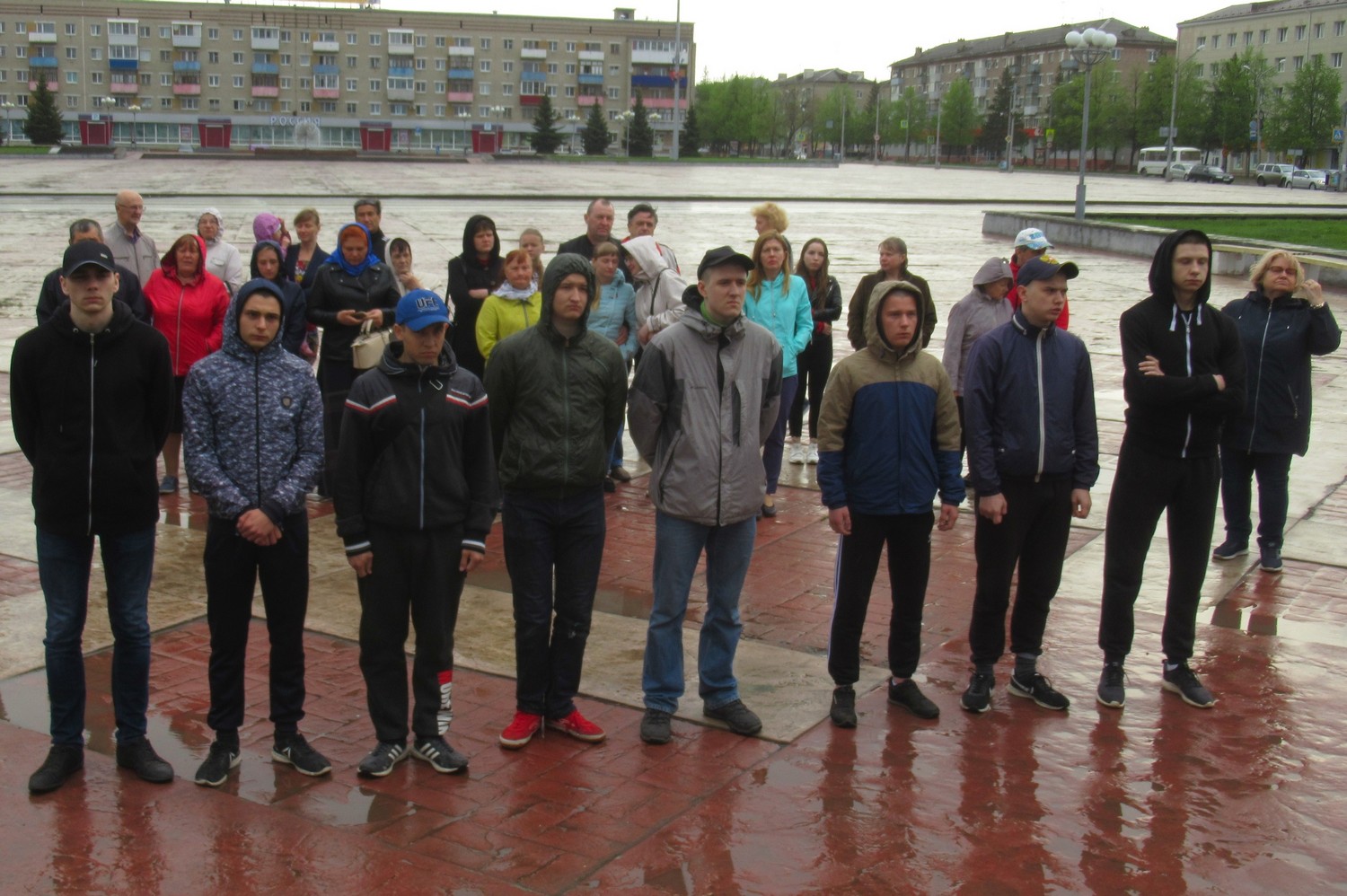 «Жди меня и я вернусь». В Каменске-Уральском начались торжественные проводы в армию — в этот призыв ряды ВС пополнятся 151 нашим парнем