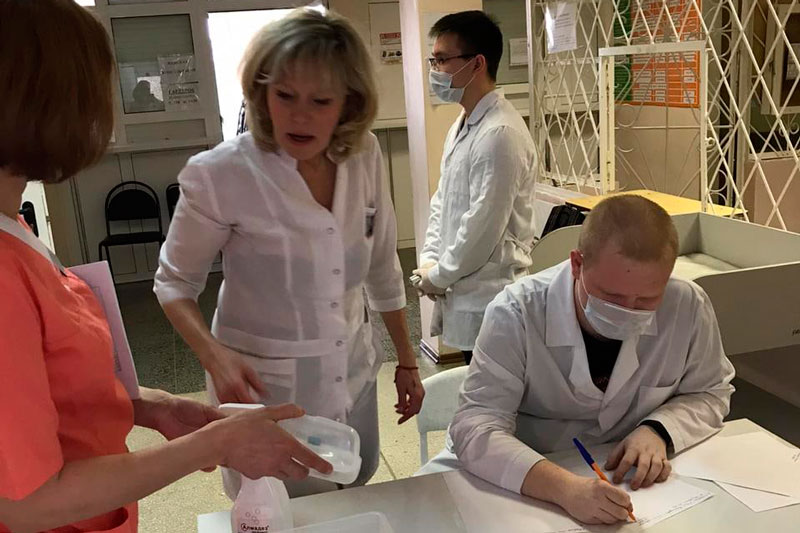 Родственников беременных жительниц Каменска-Уральского, которые идут на осмотр, в медучреждение не пускают. Советуют подождать вне здания